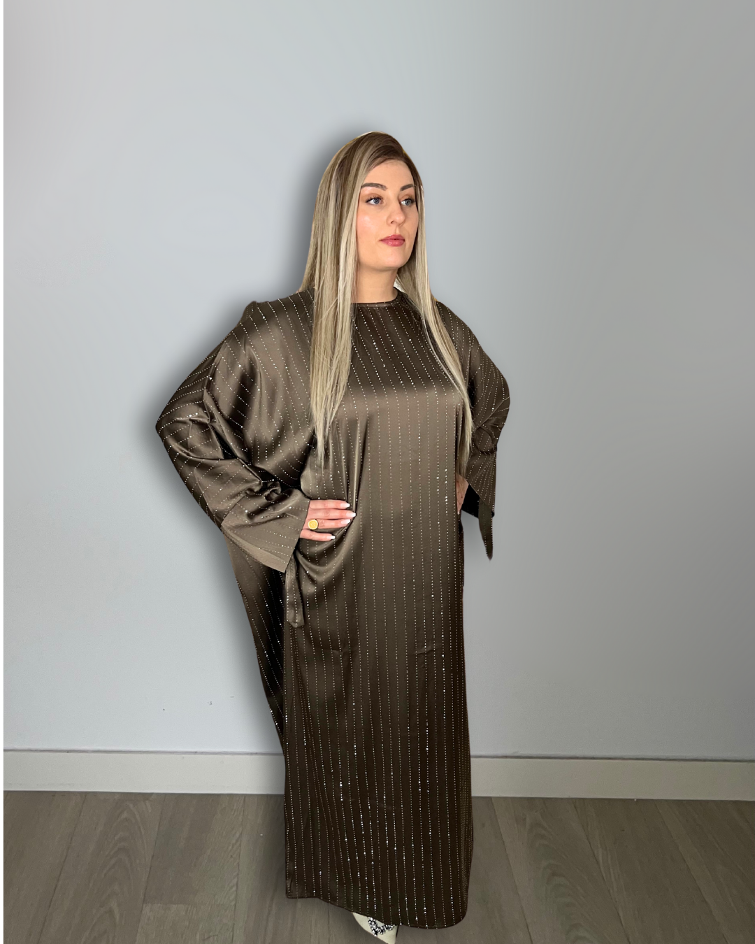 Abaya satinée à rayures argentées - taupe