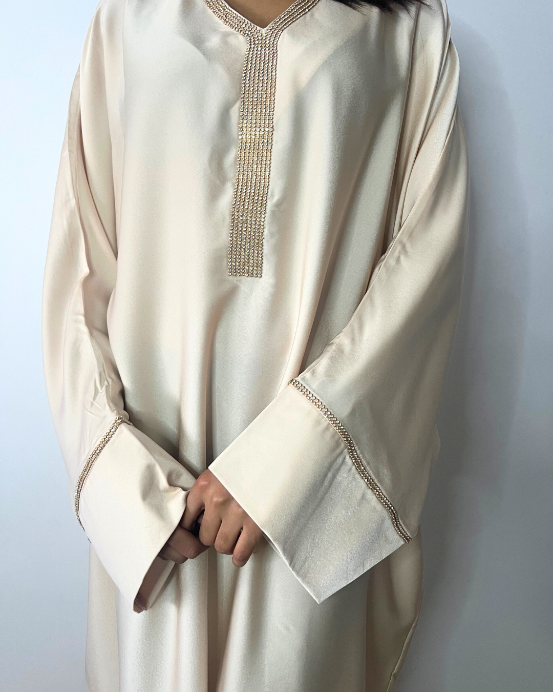 Robe orientale en satin beige à strass doré pour le ramadan et occasions spéciales