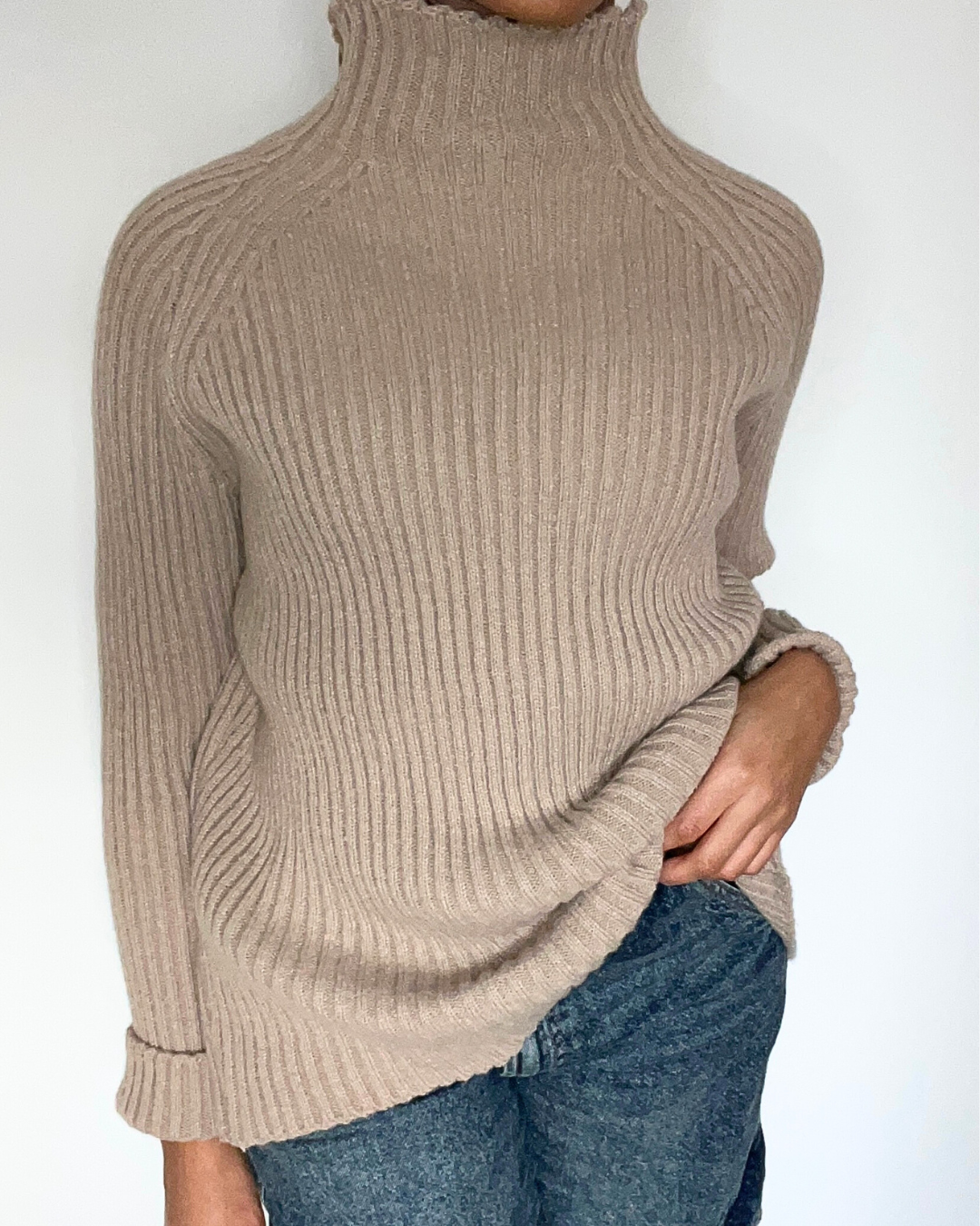 Pull Col Roulé Moderne – Taupe