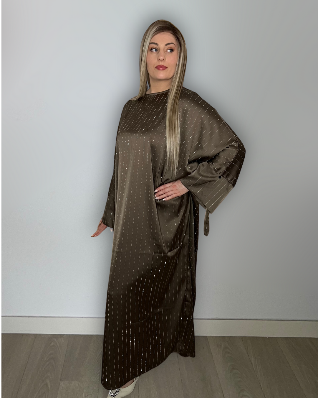 Abaya satinée à rayures argentées - taupe